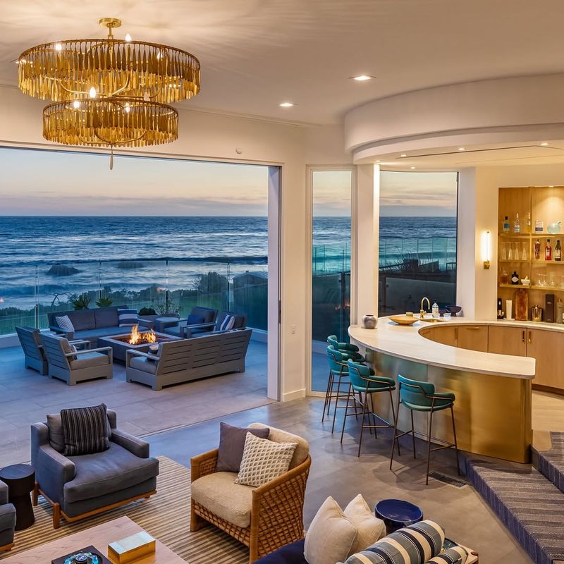 Luxury Coastal Lounge