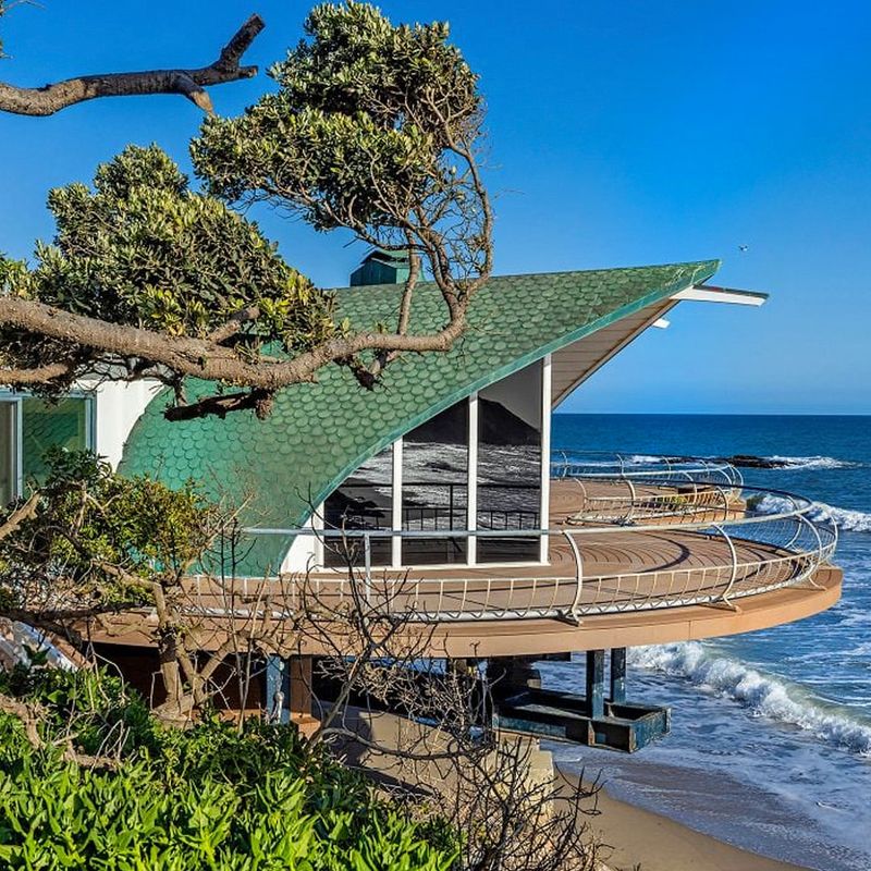 The Wave House, Los Angeles, USA