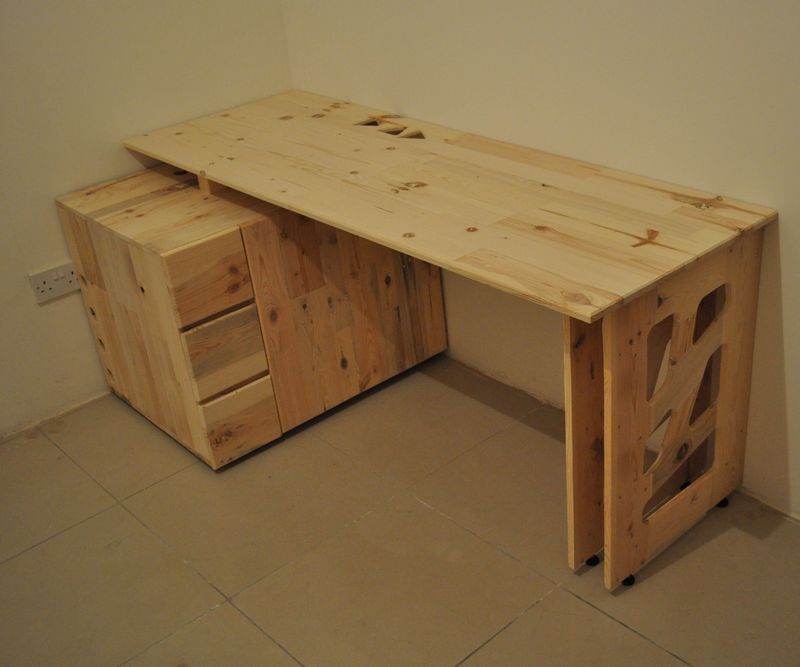 DIY Pallet Desk