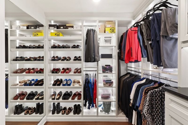 Walk-in Closet Shelving