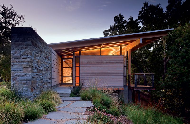 Shed Roof with Concealed Overhangs