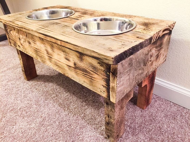 Pallet Pet Feeding Station