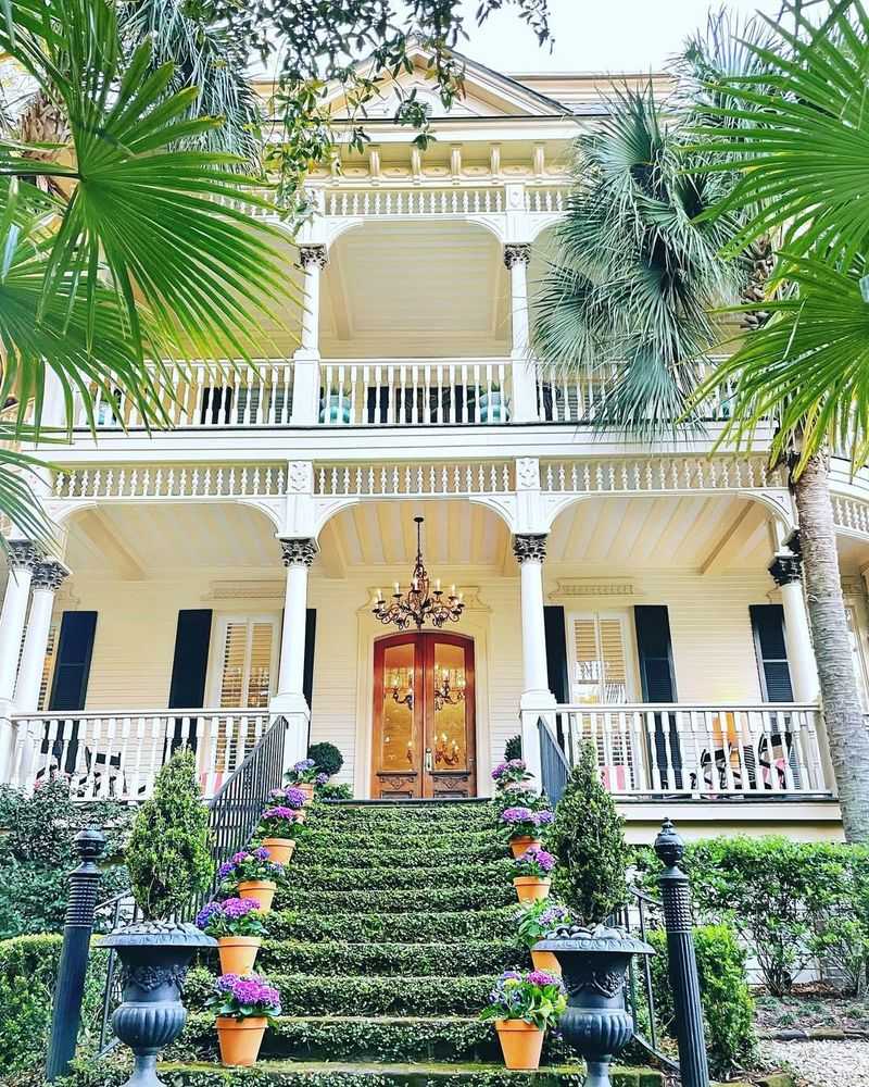 20 Secluded Mansions in South Carolina Basking in Lowcountry Luxury