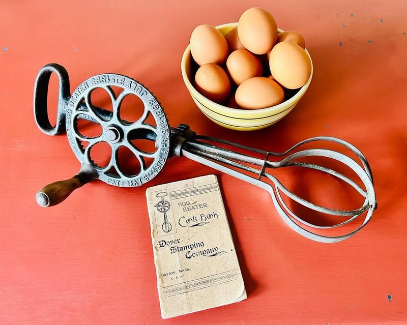 Hand-Crank Egg Beater