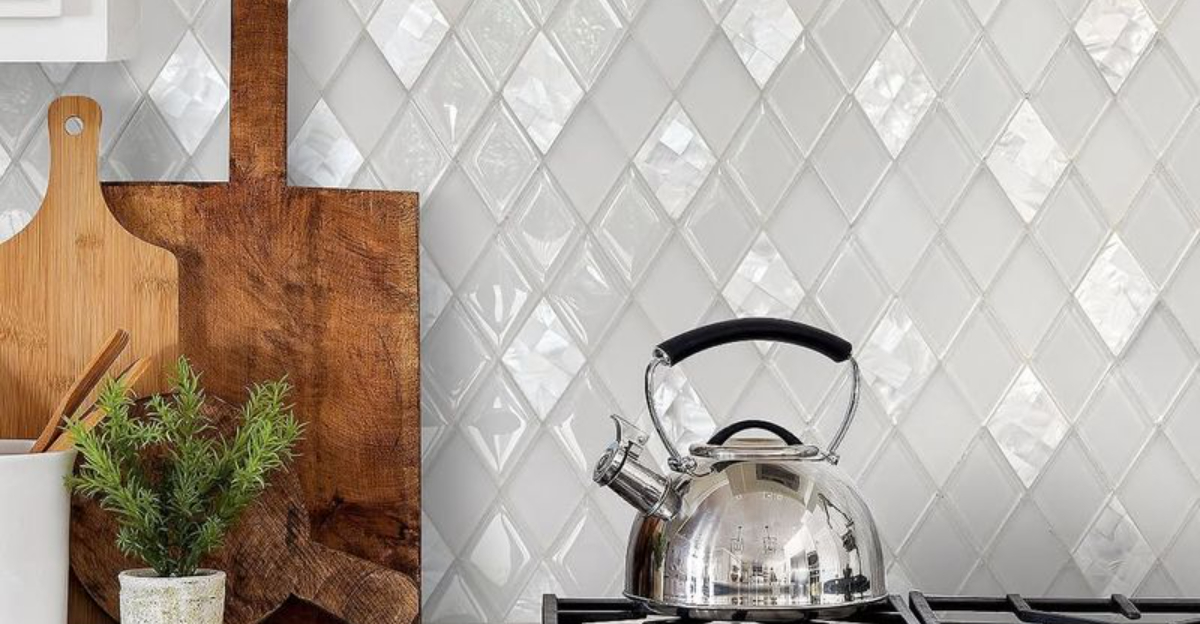 The 20 Best White Backsplash Ideas That Will Look Great In Any Kitchen We Promise