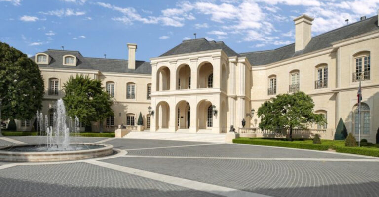 The 29 Most Extravagant Mansions In The World