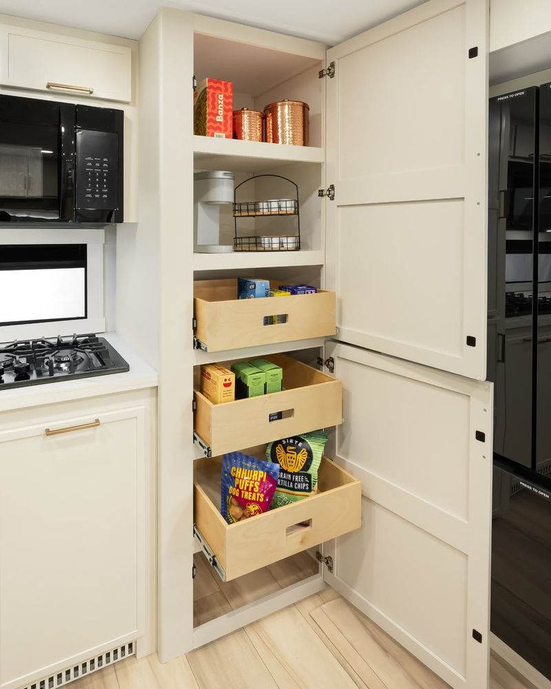 Pull-Out Pantry