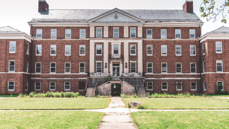16 Of The Grandest Historic Brick Mansions Built By Some Of The Richest Families In American History