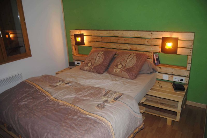 Pallet Bed Headboard