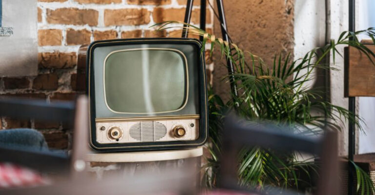 10 Things in Your Home You Won’t Regret Throwing Out in 10 Years And 10 You Won’t Miss At All