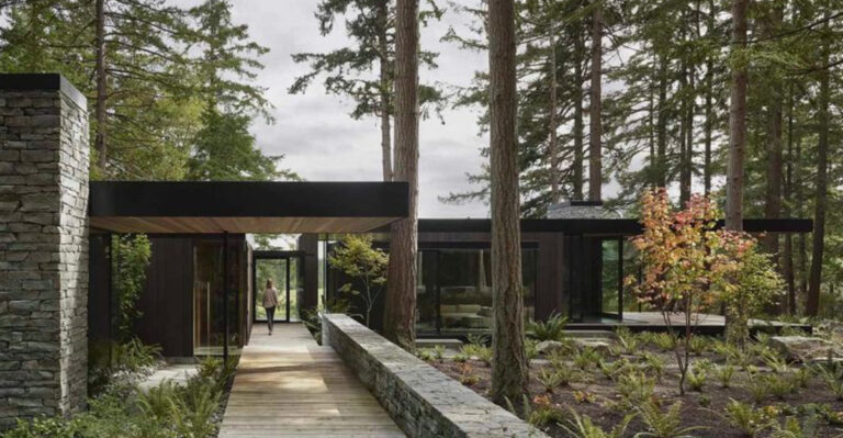 15 Reasons Wealthy Americans Are Quietly Choosing Smaller, Smarter Mansions