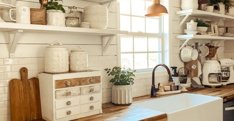 17 Ways to Add Timeless Farmhouse-Style Charm to a Kitchen