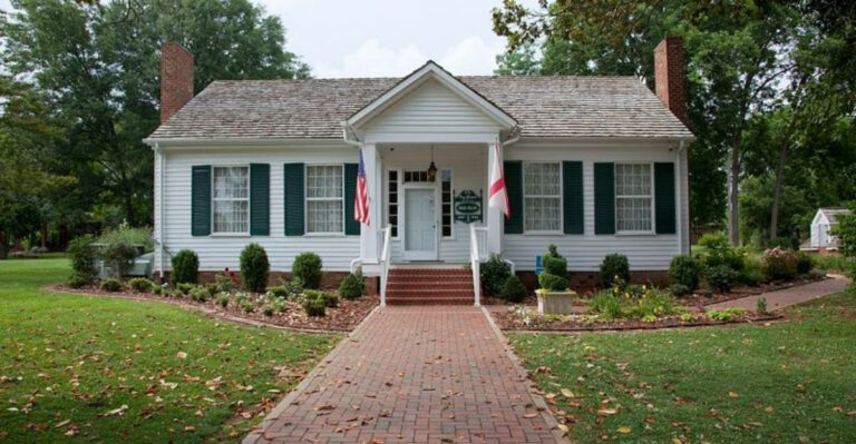 18 Beautiful Historic Homes From Alabama