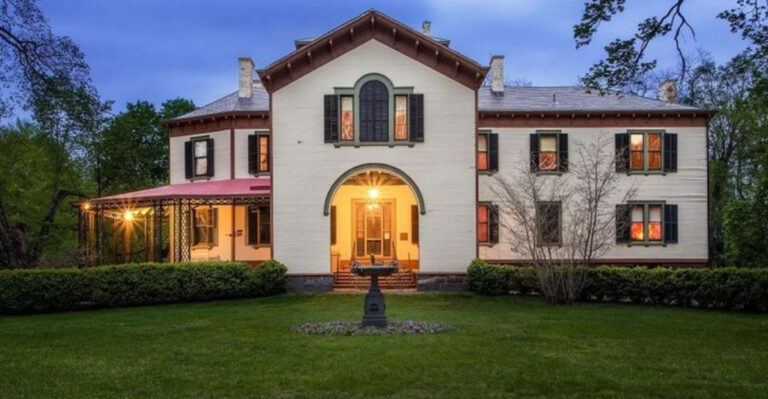 19 Historic Mansions In New York State Flaunt Their Architectural Sophistication