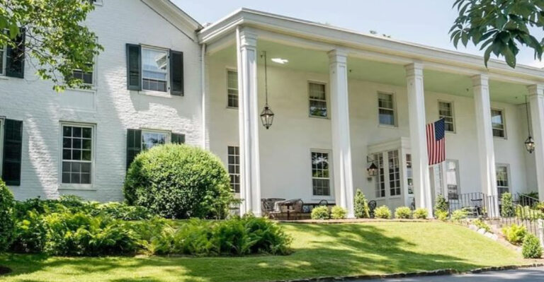 20 Gorgeous Million-Dollar Century Homes In West Virginia