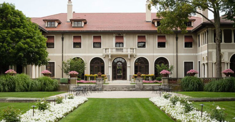 20 Historic Mansions In Illinois Where Victorian Grandeur Meets Modern Luxury