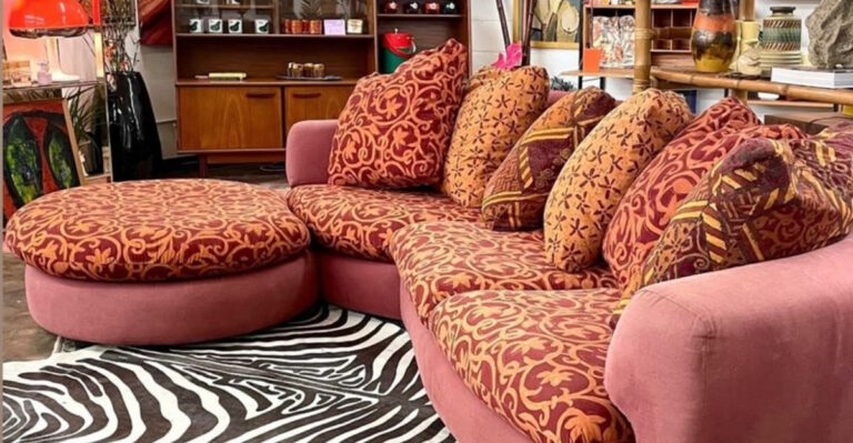 20 Ways To Bring 90s Vibes To Your Living Room