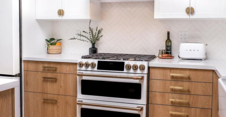 23 ’80s Kitchen Cabinet Trends That Are Back In Our Kitchens And 7 That Are Not