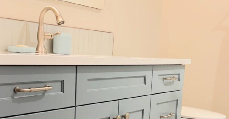 23 Bathroom Vanity Colors That Designers Are Ditching In 2025