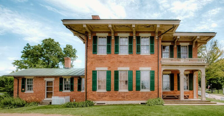 24 Historic Mansions In Illinois Define Elegance With Distinctive Midwest Style