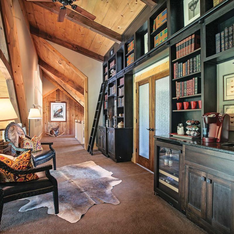 Chic Loft Library