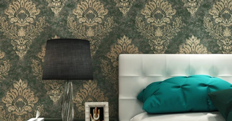 29 Ways a Damask Wallpaper Instantly Elevates Any Room