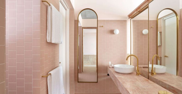 8 Bathroom Paint Colors That Feel Dreary And 8 That Instantly Feel Luxurious
