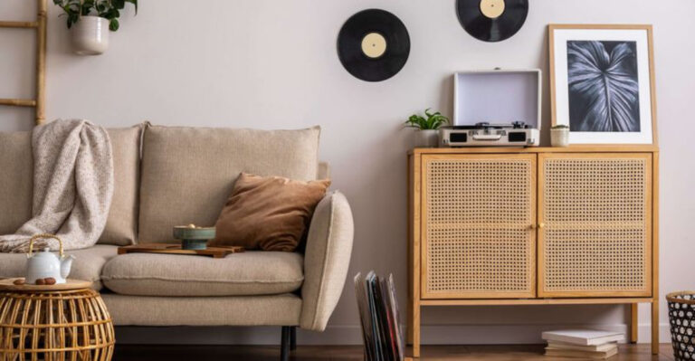 8 Reasons Your Home Is Uninviting (And 8 Simple Ways To Make It Feel More Inviting)