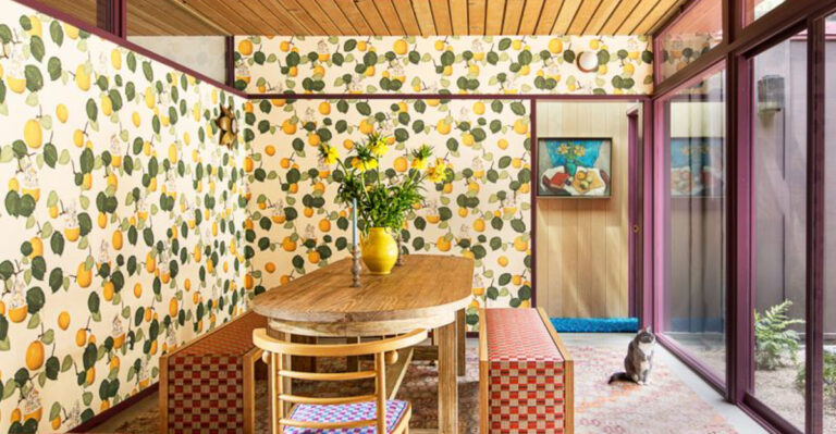 8 Things Boomers Had In Their Homes That Are Gaining Popularity Again (And 8 That Are Never Coming Back)