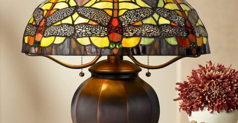 8 Ways Tiffany-Style Lamps Are Bringing Vintage Glam Back (With 8 Extra Ideas On Using It As Decor)