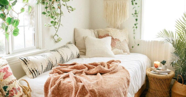 9 Decades With The Best Bedroom Decor Trends And 6 That Were Just Terrible