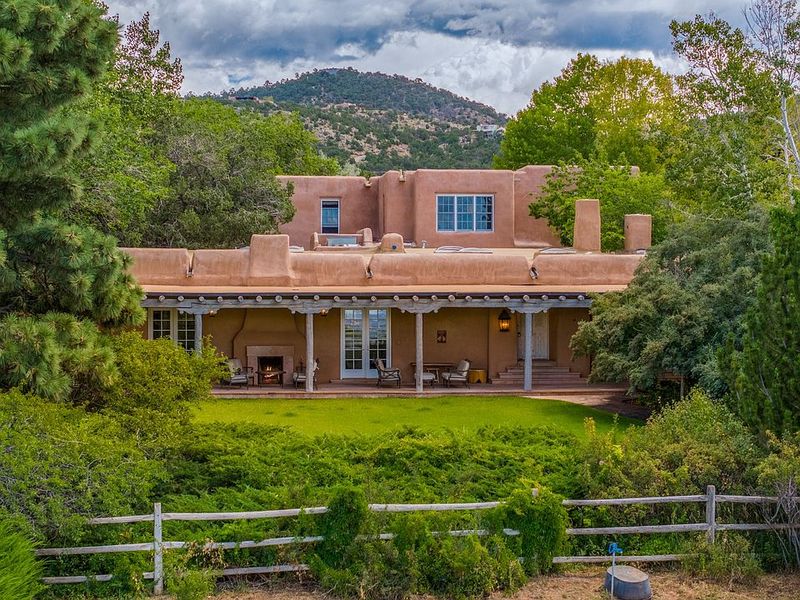 5200 Old Santa Fe Trl – Santa Fe, NM – $9,950,000  