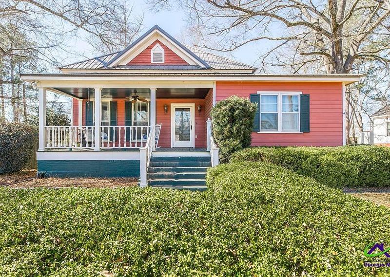 Southern Charm with a Pop of Personality