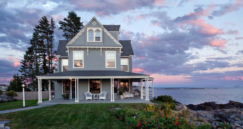 Historic Beach Cottage – Maine