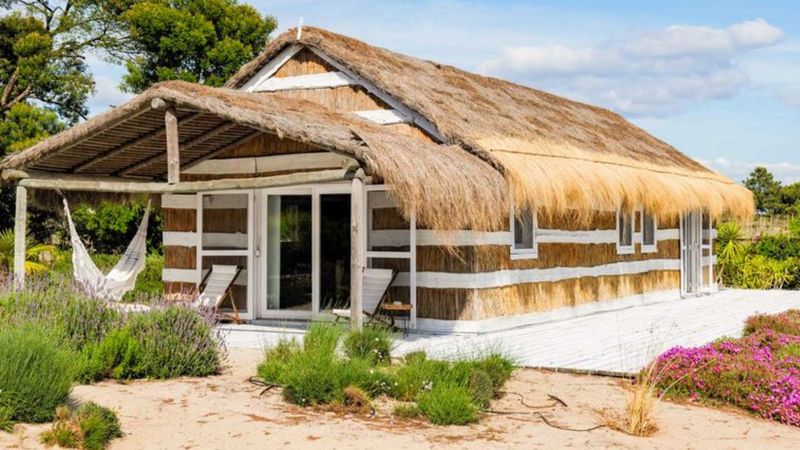 Nantucket's Seaside Thatched Retreat