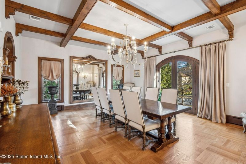 Luxurious Dining Room