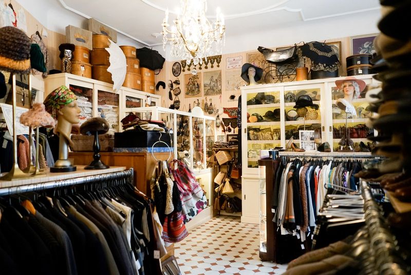 Vintage Clothing & Accessories