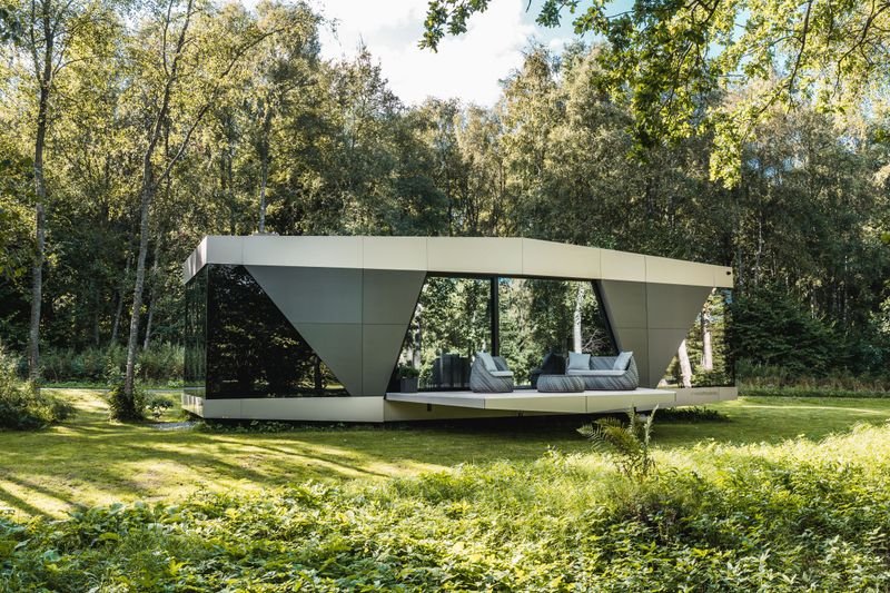 High-tech Futuristic Prefabricated Home