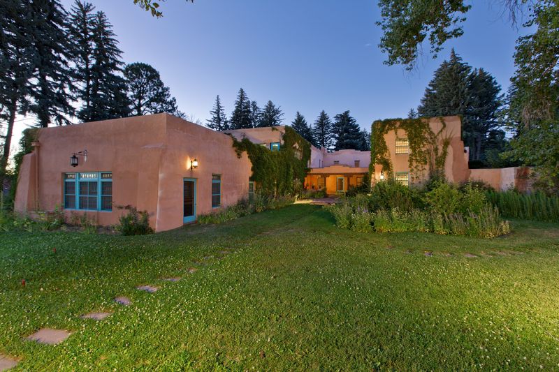 El Rancho De La Mariposa – Taos, NM – $6,500,000  