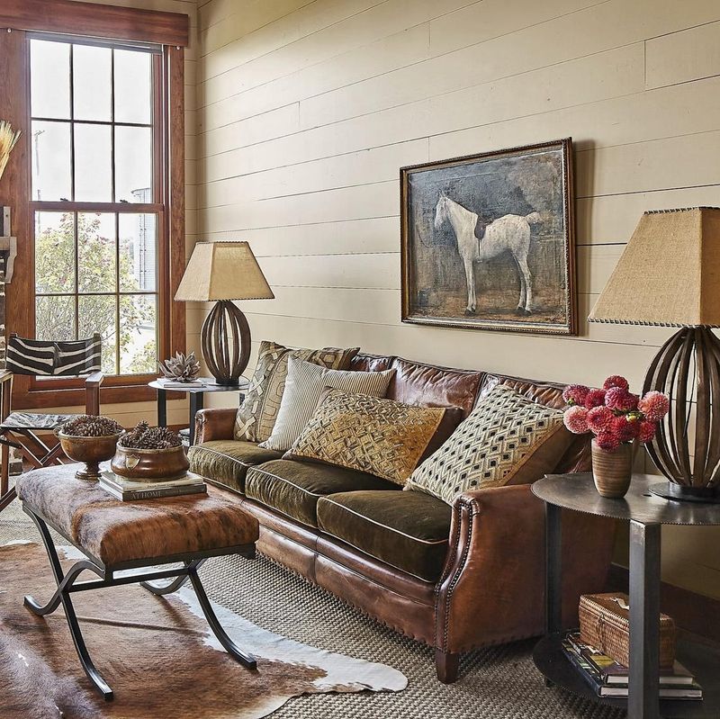 Cream Trim With Earth Tone Walls