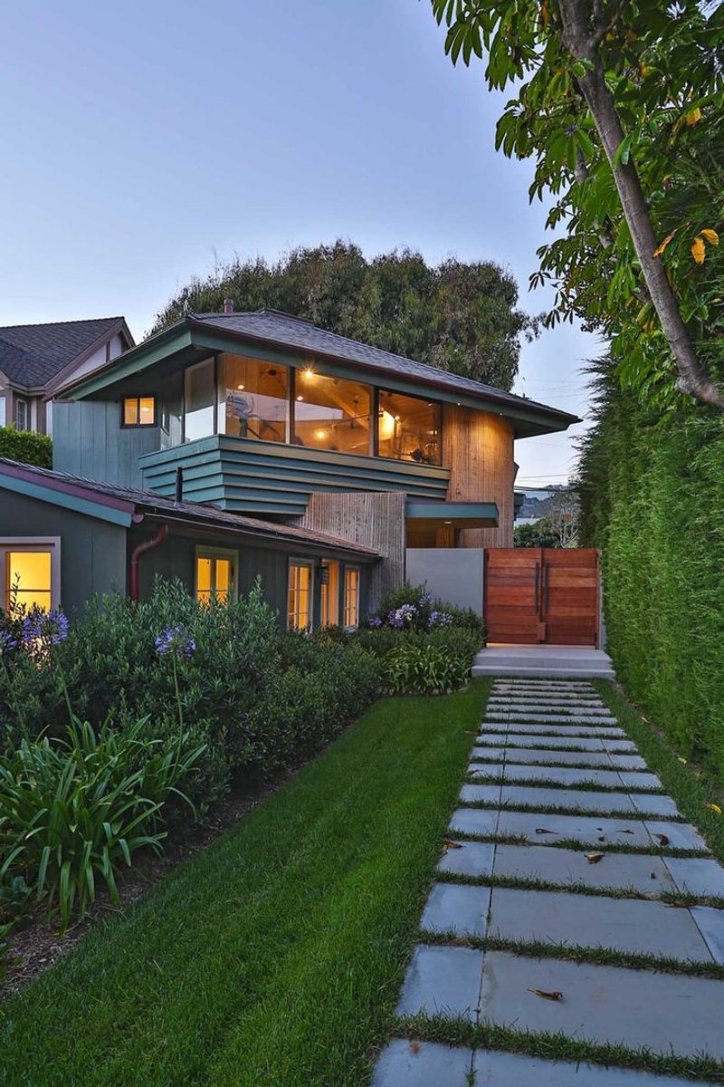 Leonardo DiCaprio's Malibu Beach House