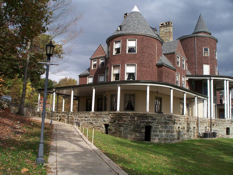 Halliehurst – Elkins