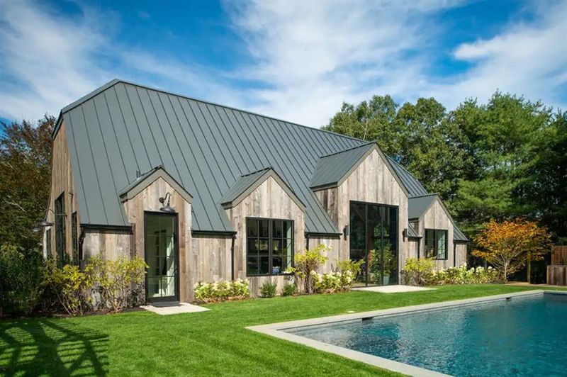 400-Year-Old English Barn – Water Mill, New York, USA
