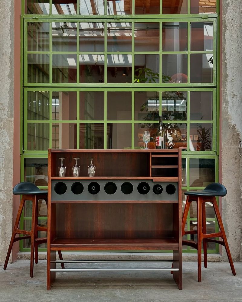 Retro Built-In Bars: Cheers to Nostalgia