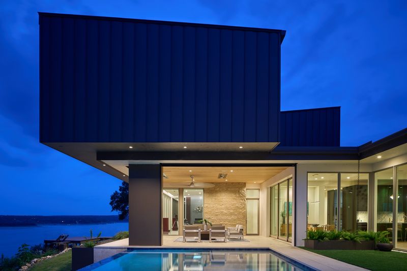 Austin's Cliffside Contemporary