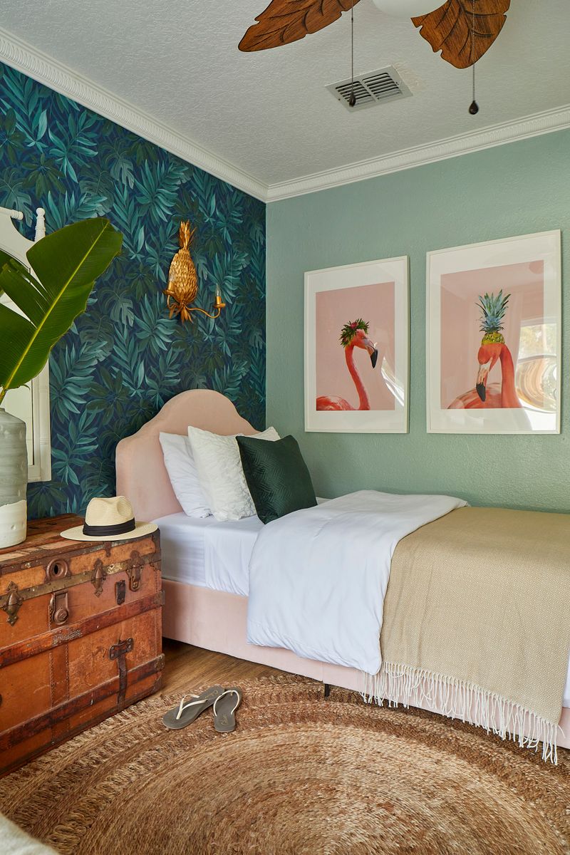 Go Lighter: When Showcasing Colorful Artwork