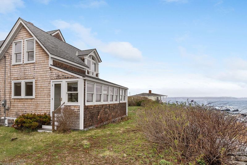 Island Time Seaside Cottage – Maine