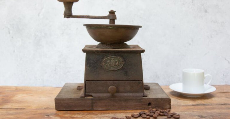 How Many Of These 20 Vintage Kitchen Items Do You Own