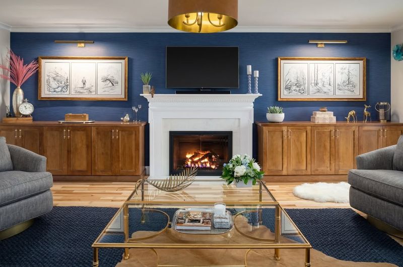 Out: Navy Accent