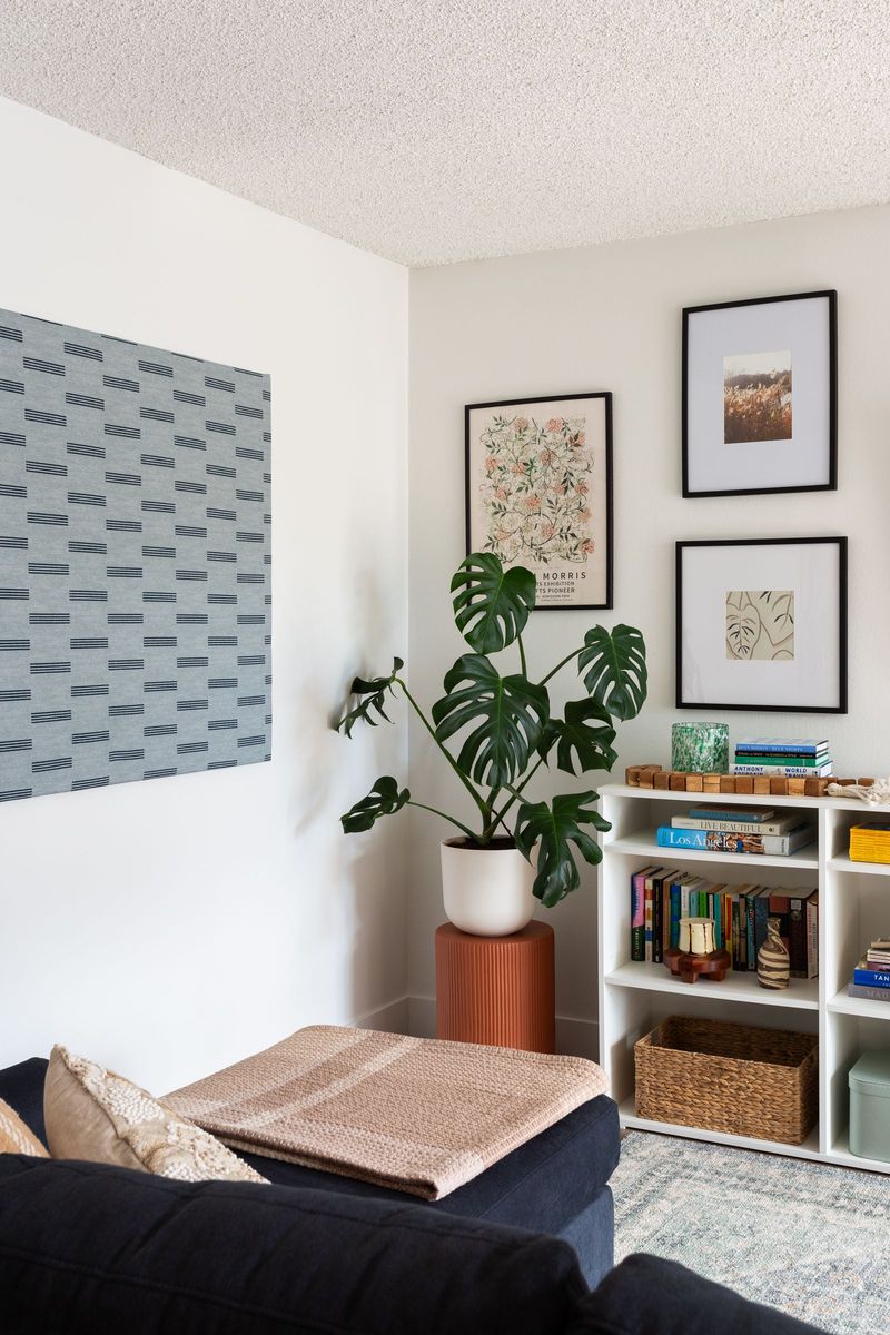 Keep Wall Décor Minimal And Close To Eye Level